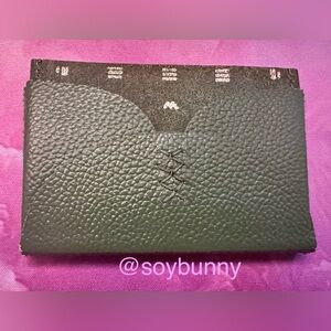 🐰 Anthropologie Yarrow Card Case (NWOT; Green/Gold)